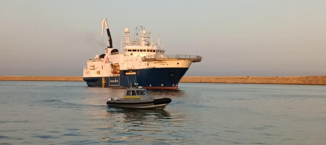 Livorno, arrivata in porto la Geo Barents con 226 migranti a bordo