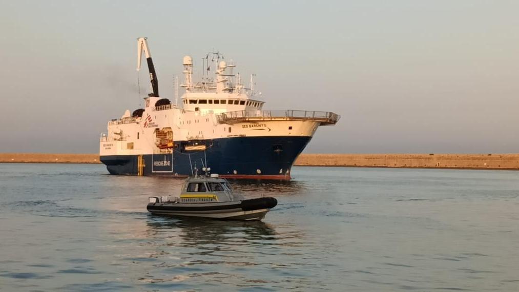 Livorno, arrivata in porto la Geo Barents con 226 migranti a bordo