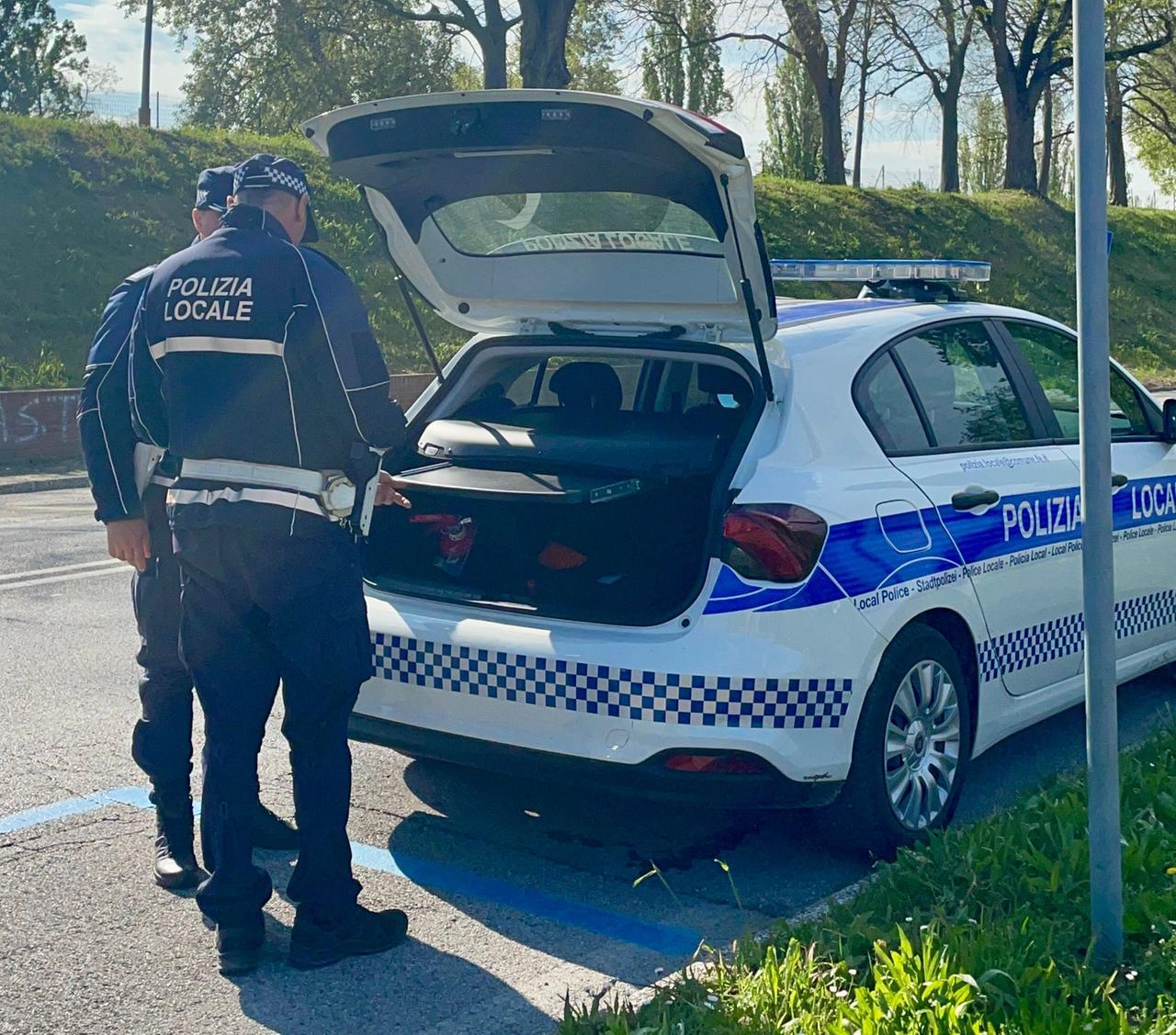 Ferrara, alla guida senza patente e con assicurazione e revisione scadute