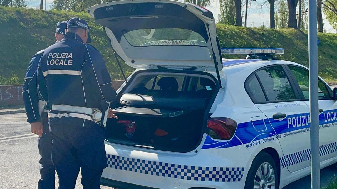 Ferrara, alla guida senza patente e con assicurazione e revisione scadute