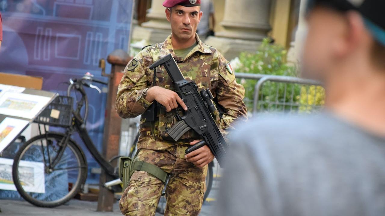 Reggio Emilia, il prefetto chiede l’arrivo dell’esercito in zona stazione