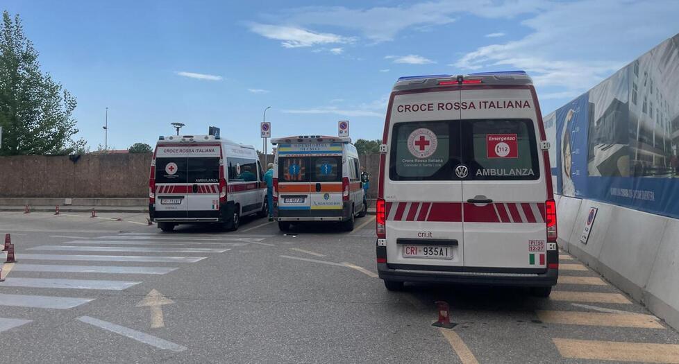 Pisa, pronto soccorso nel caos e pazienti parcheggiati in barella: perché e cosa aspettarsi