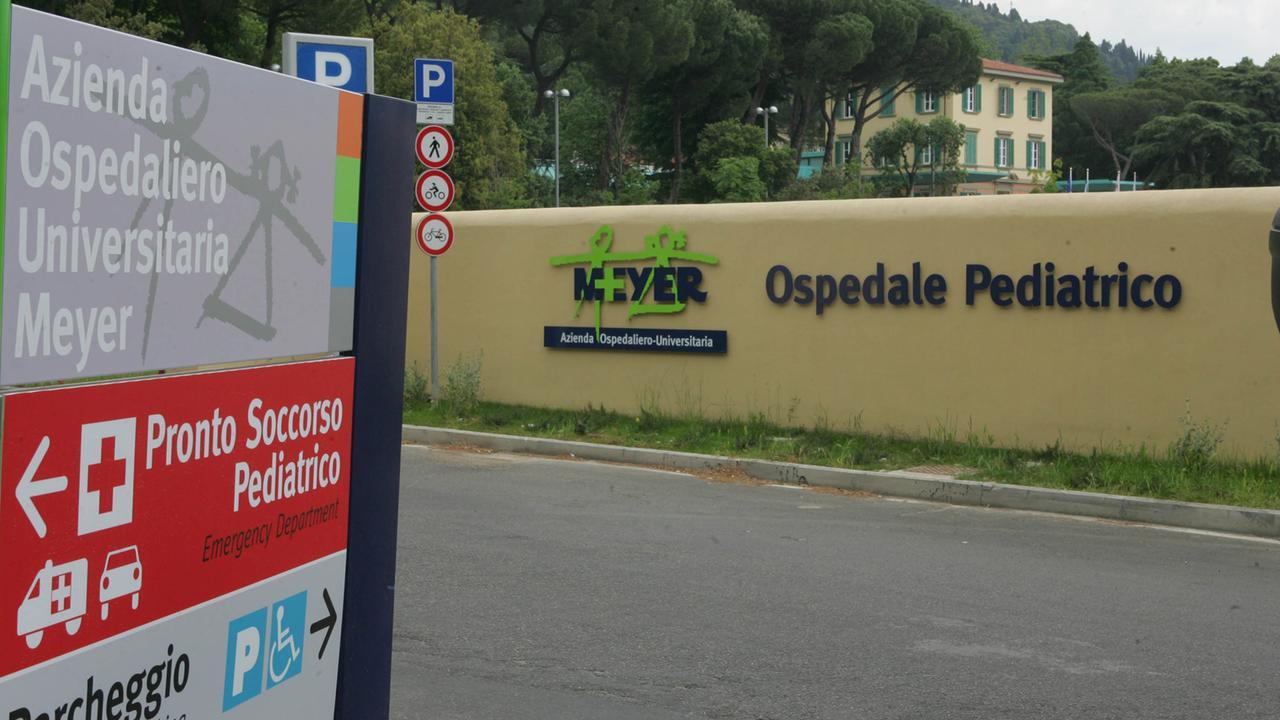 L'ingresso dell'ospedale pediatrico Meyer di Firenze