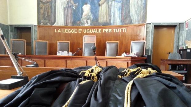 Un'aula di tribunale
