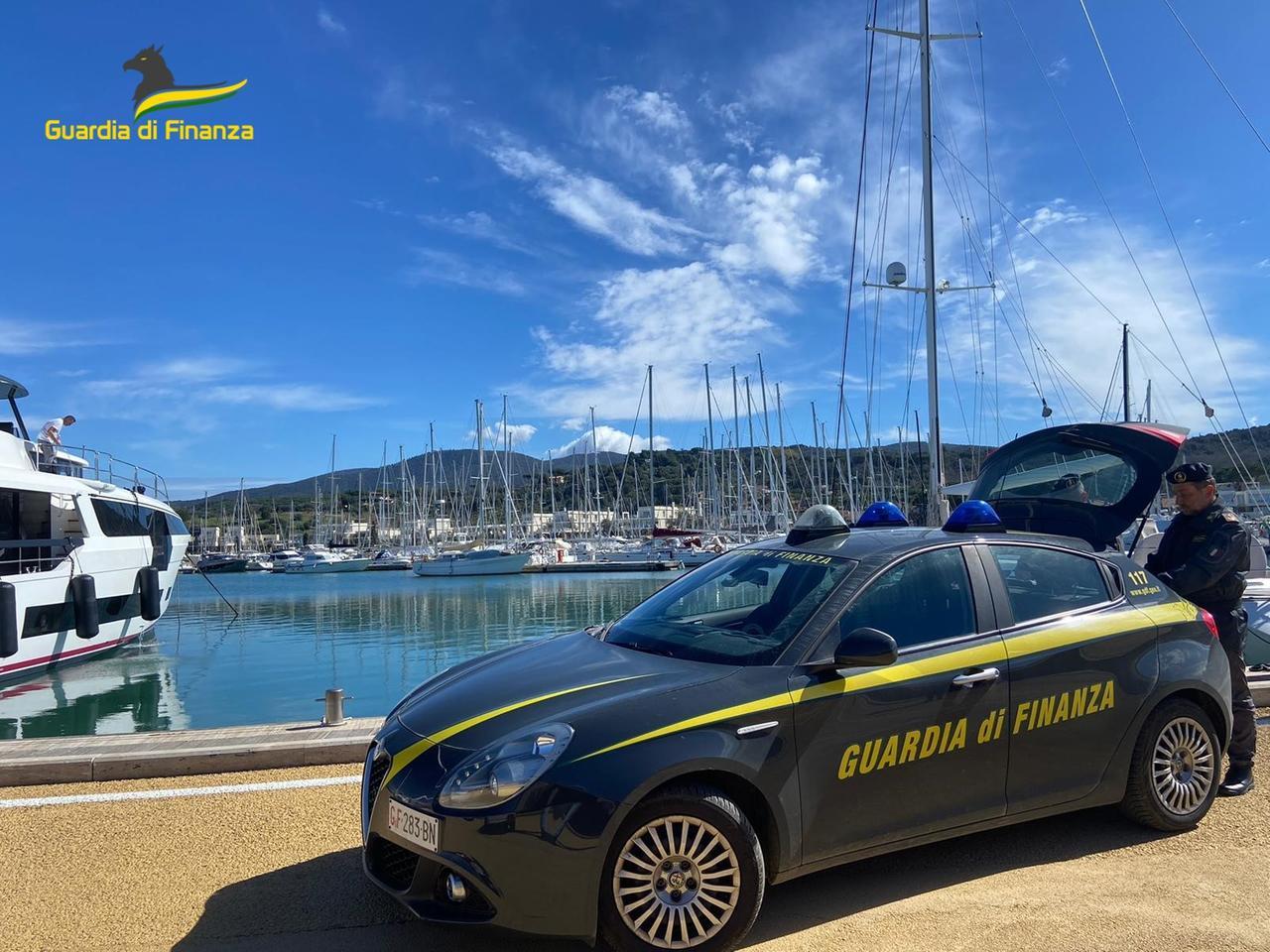 Grosseto, gite in barca a vela senza permessi tra Corsica e Sardegna: multata società