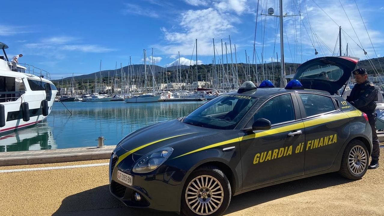 Grosseto, gite in barca a vela senza permessi tra Corsica e Sardegna: multata società