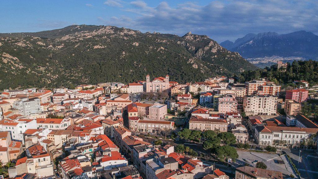 L’isola dei soprannomi: a Buddusò “fura campanas” e Lodè è “sa vidda ’e sos macos”
