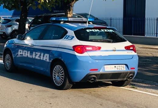 Viareggio, ricercato per tentata rapina al parroco di Grosseto arrestato mentre dorme in un’aiuola