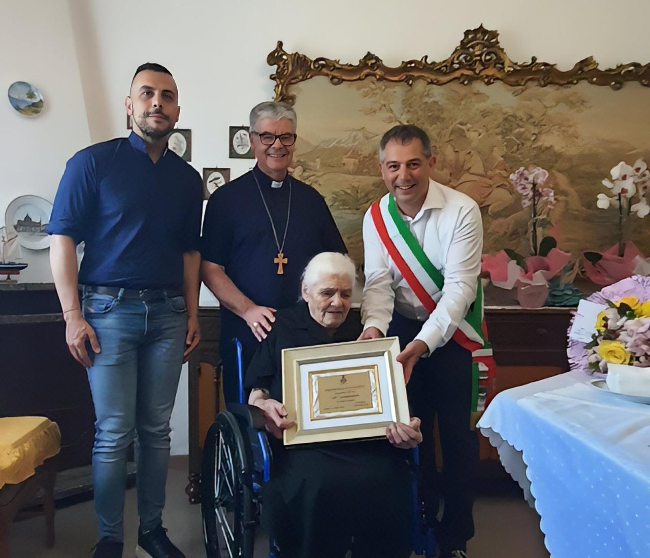 Padru in festa: zia Francesca Gusinu ha compiuto cento anni