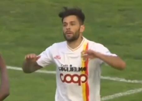 Francesco Bombagi con la maglia del Catanzaro