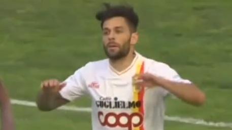 Francesco Bombagi con la maglia del Catanzaro