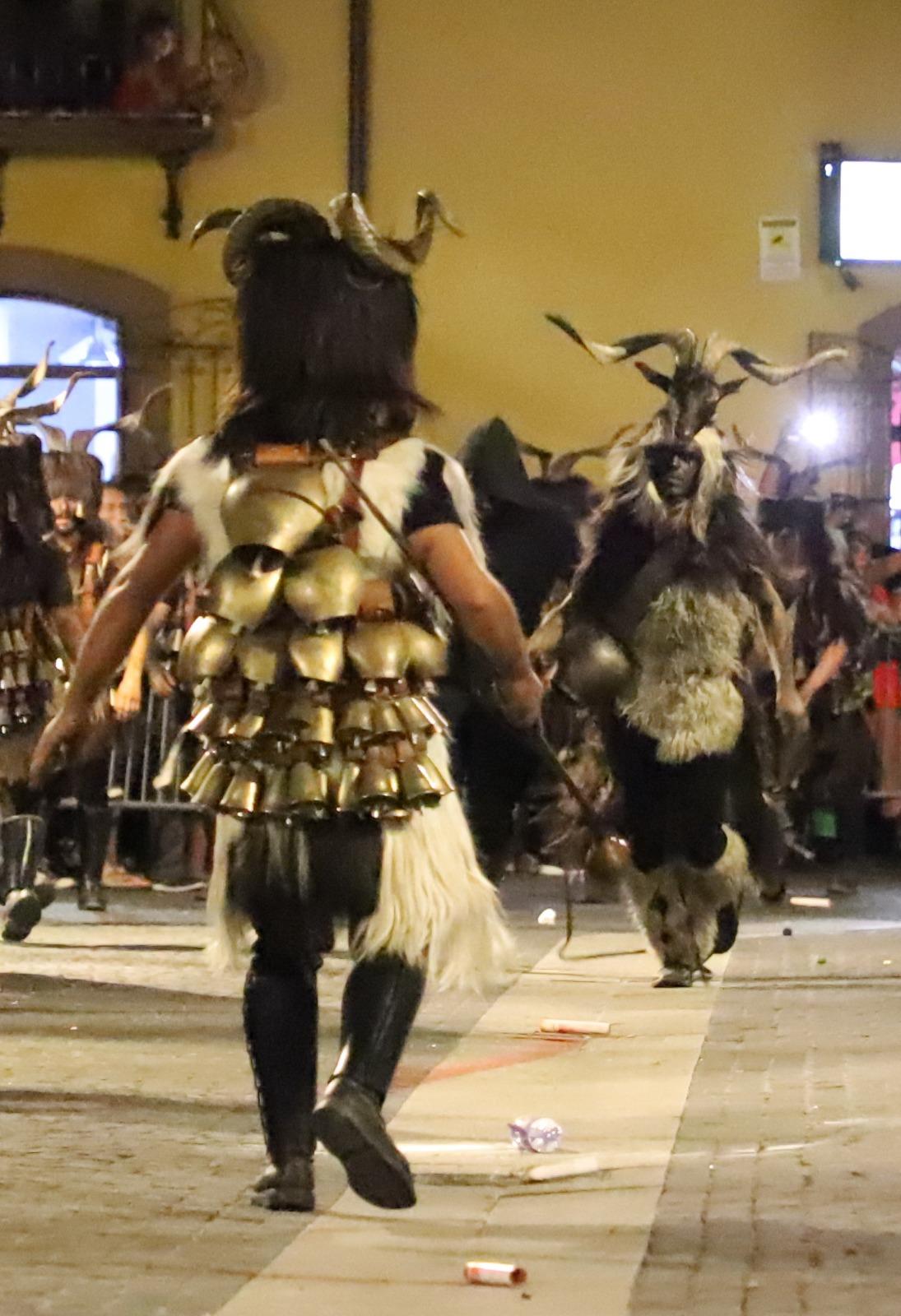 A Samugheo sfilano le maschere della Sardegna e del mondo