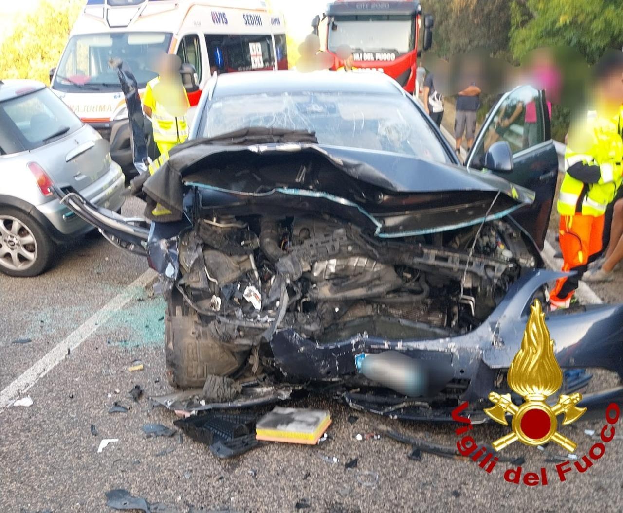 Luras, scontro frontale sulla provinciale 136:  quattro feriti, due in condizioni gravi