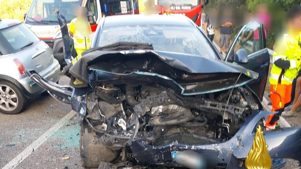 Luras, scontro frontale sulla provinciale 136:  quattro feriti, due in condizioni gravi