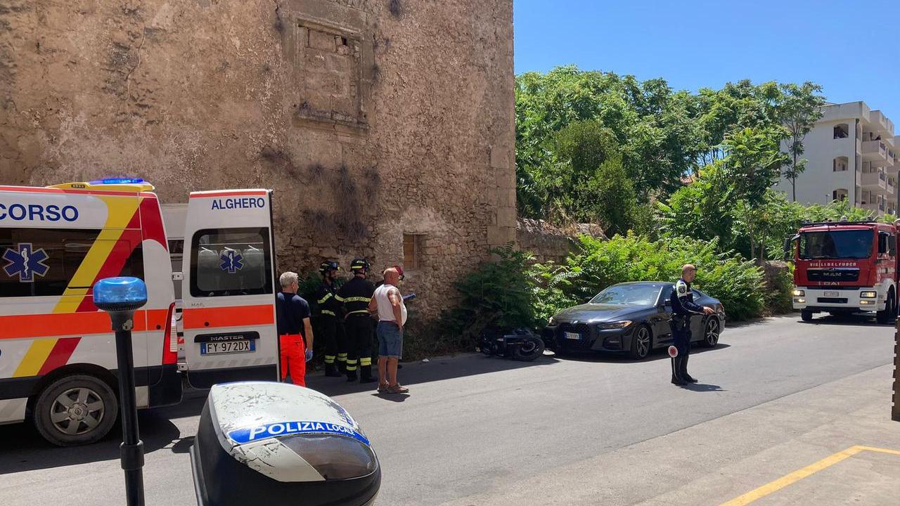 Alghero, scontro auto-moto in via degli Orti: ferito lo scooterista