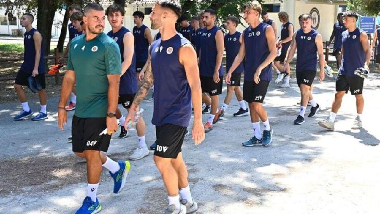 
	Il primo giorno di ritiro del Livorno (Foto Us Livorno/Novi)

