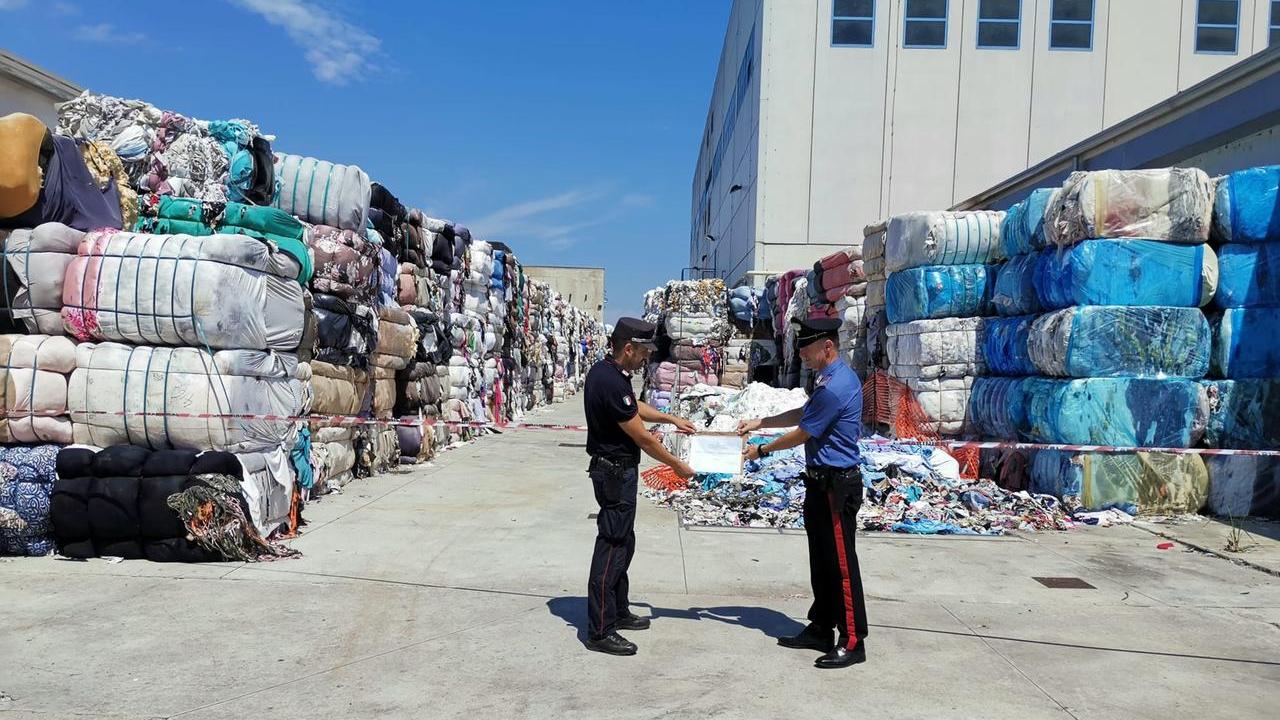 Occhiobello, 13mila rotoballe di tessuto stoccate in modo illegale