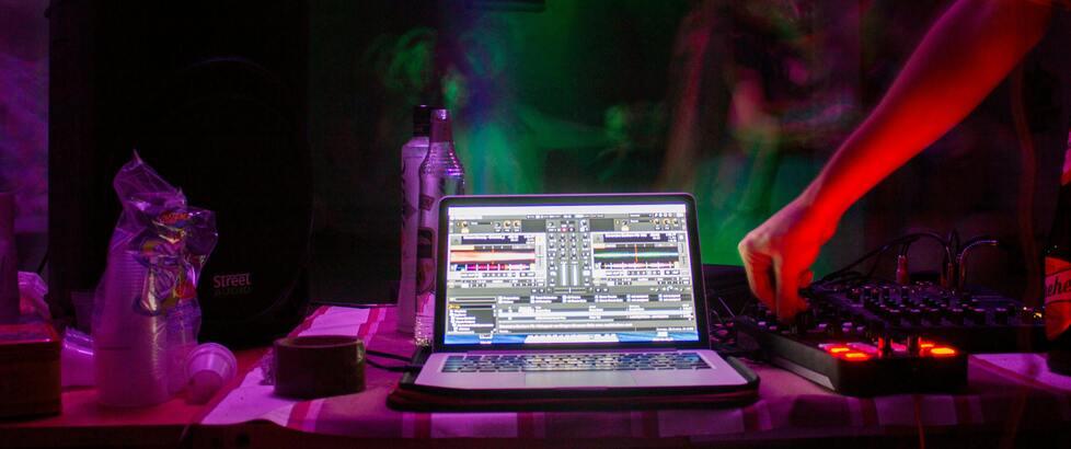 Porto Torres, il sindaco Massimo Mulas spegne il karaoke selvaggio 