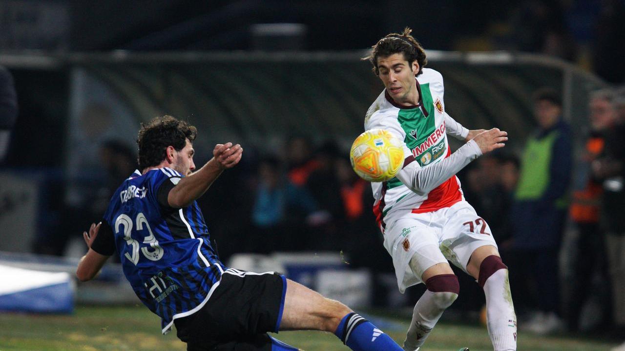 Distefano si allontana, rispunta Melegoni La Reggiana attende