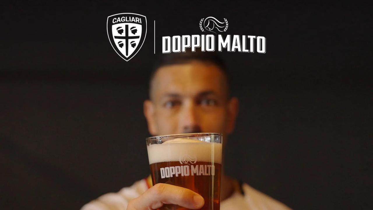 Cagliari, il nuovo jersey sponsor è Doppio Malto