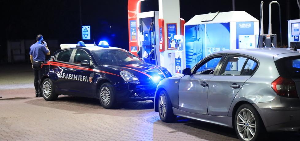 Tentato omicidio a Modena, subito presi gli aggressori: resta grave il 24enne accoltellato alla schiena