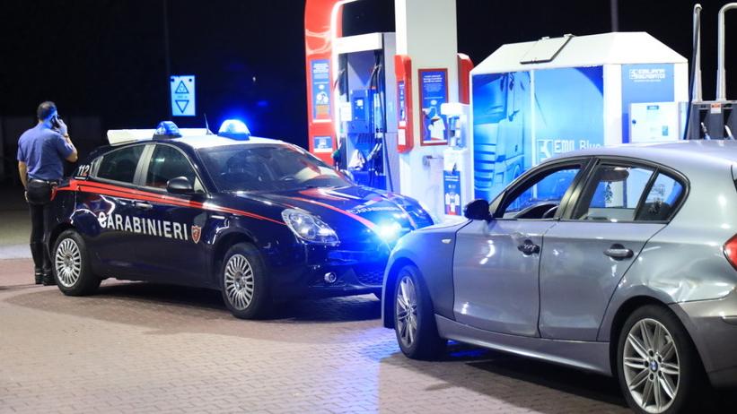 Tentato omicidio a Modena, subito presi gli aggressori: resta grave il 24enne accoltellato alla schiena