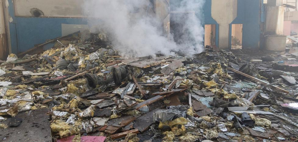 Dopo l’incendio, all'ex discoteca Kiwi di Piumazzo non c’è traccia di amianto: ora andrà all’asta per 1,5 milioni