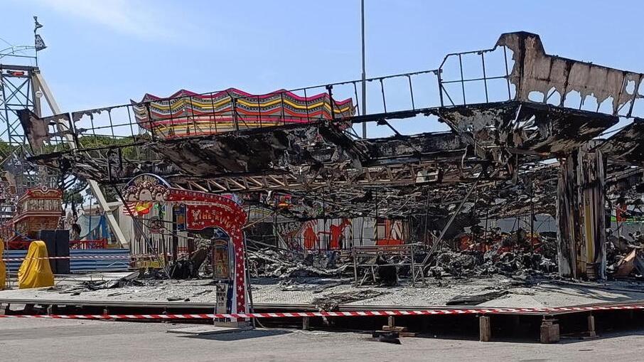 L’autoscontro del Luna park dei Fratelli Lazzari distrutto dall’incendio