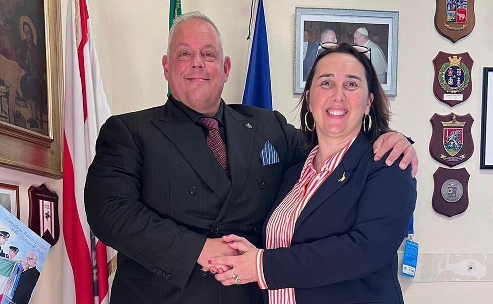 Vivarelli Colonna e Minozzi ritratti insieme il 10 aprile in occasione dell’erogazione del contributo affitti (foto del Comune)