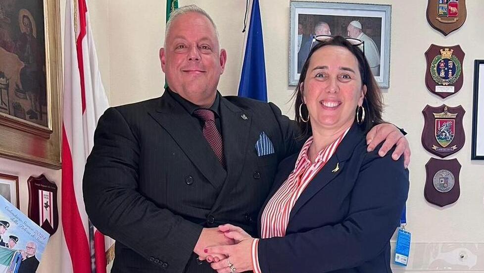 Vivarelli Colonna e Minozzi ritratti insieme il 10 aprile in occasione dell’erogazione del contributo affitti (foto del Comune)