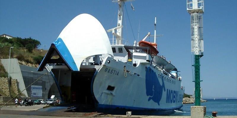 Santa Teresa, un’avaria ferma ancora in porto il traghetto Bastìa