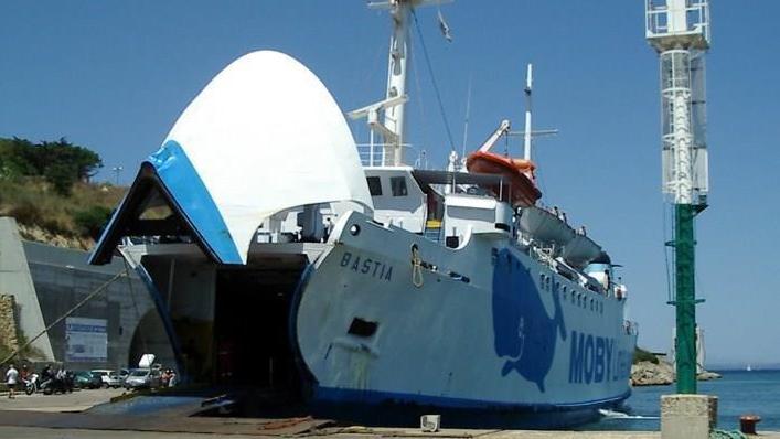 Santa Teresa, un’avaria ferma ancora in porto il traghetto Bastìa
