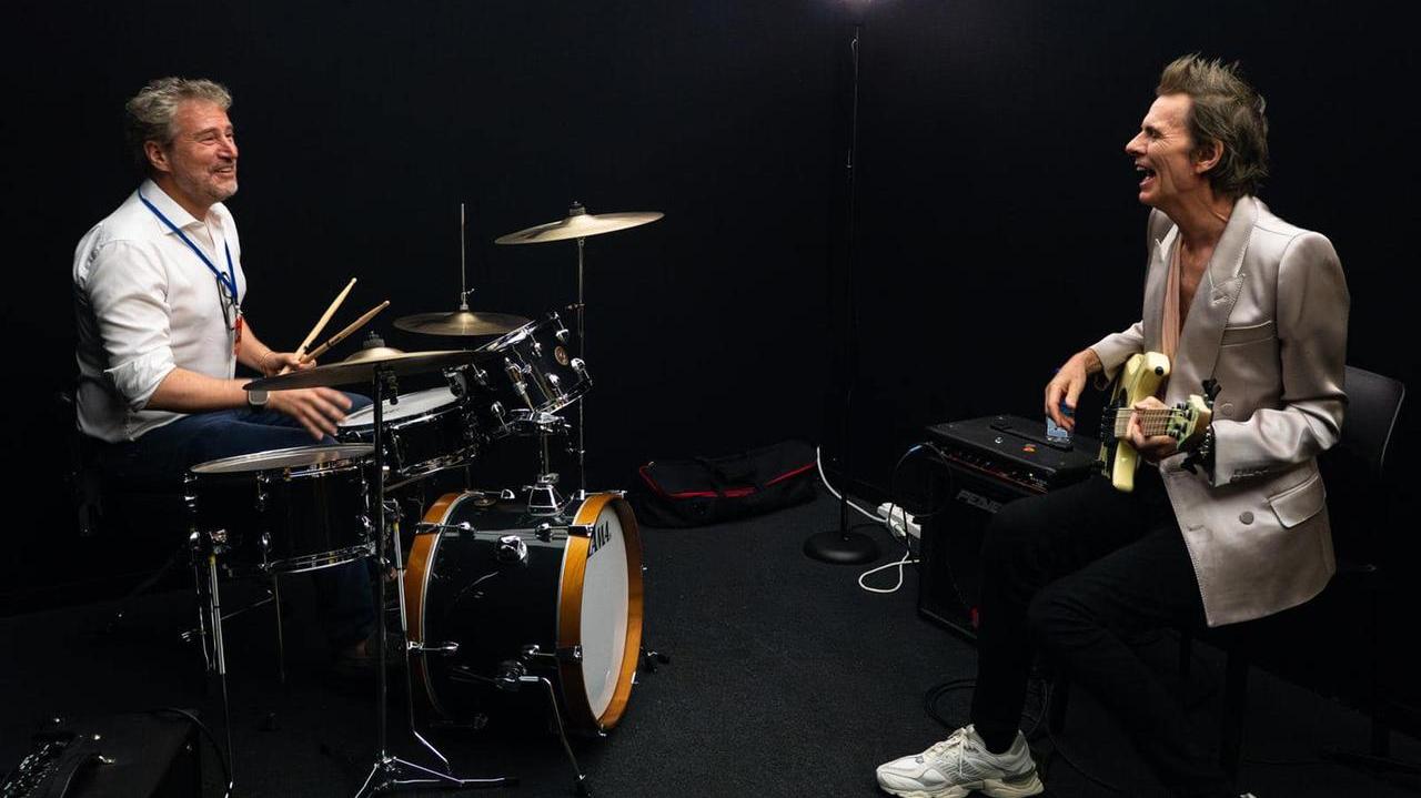 Il sindaco Pardini alla batteria