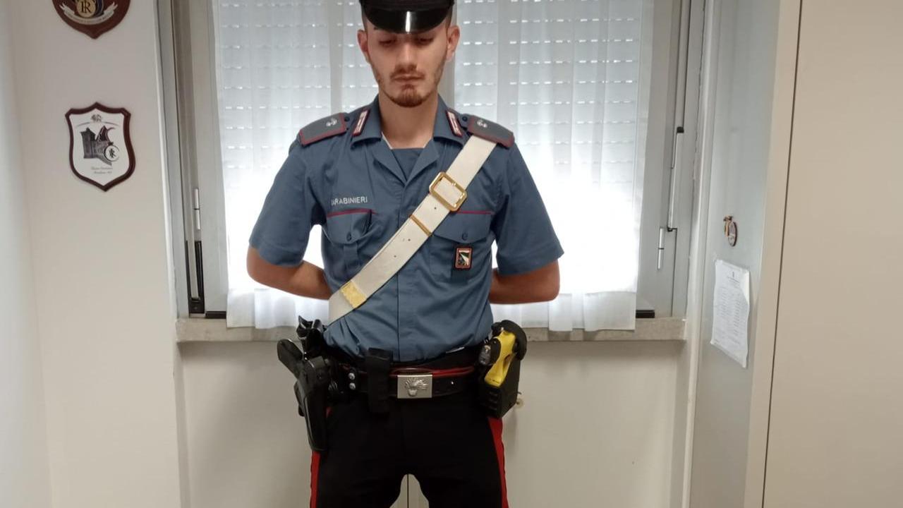 Droga nascosta nel marsupio: denunciati