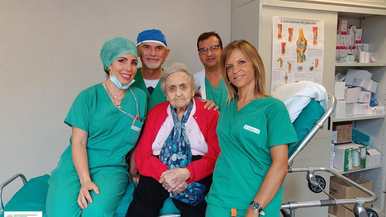 Cento, doppia operazione a 106 anni: prima il pacemaker poi il femore