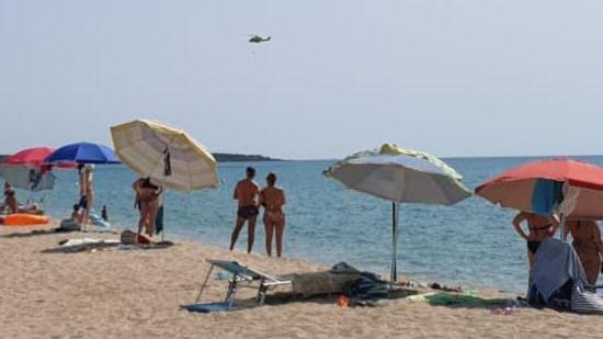 Orosei, ha un malore in spiaggia: muore Francesco Mangia