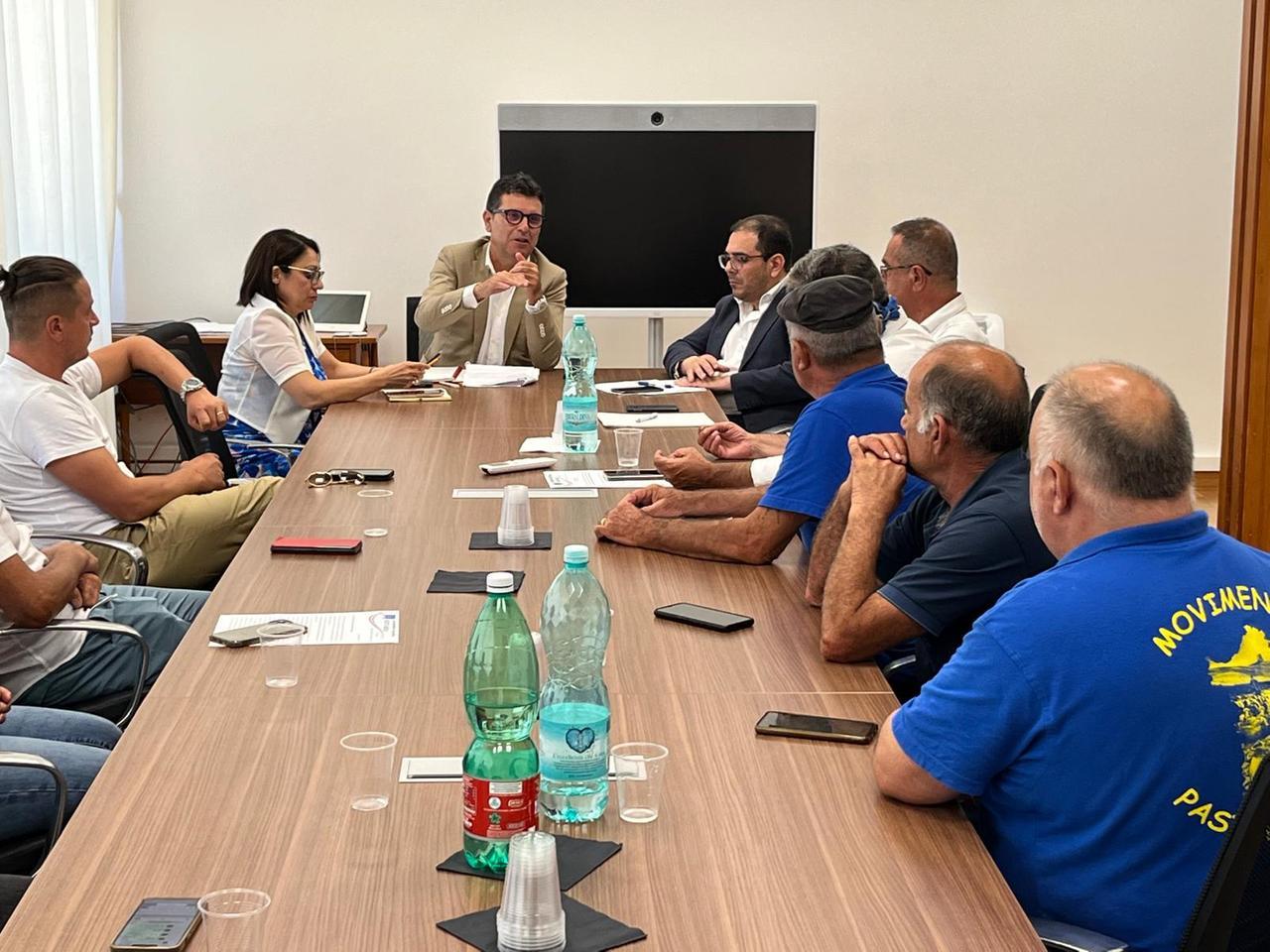 
	L'incontro tra gli assessori Gian Franco Satta e Ilaria Portas e i rappresentanti del Movimento pastori<em> (foto Mario Rosas)</em>

