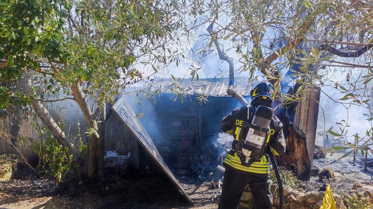 Sassari, esplosioni e fiamme: paura a Piandanna