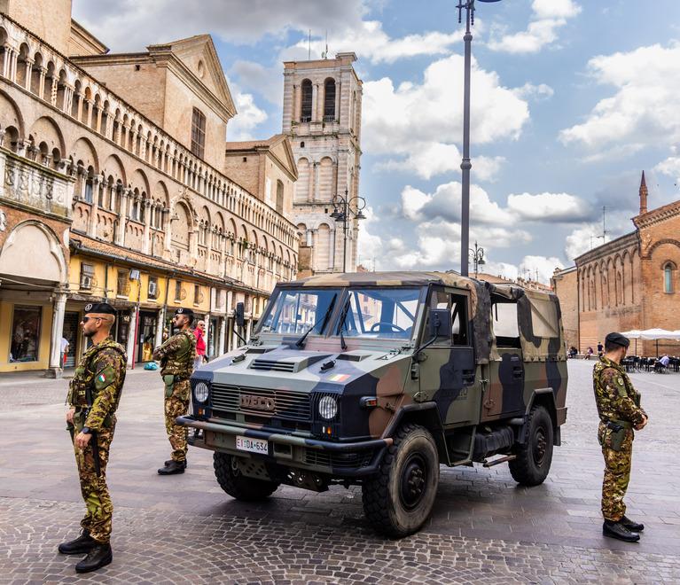 Ferrara, l’estate è al sicuro con l’Esercito: «In strada per il bene dei cittadini»