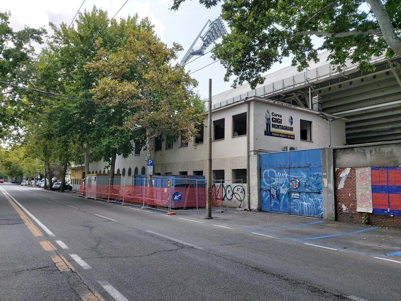 Modena, lavori in corso al Braglia: nasce la casa dei baby canarini