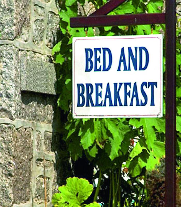 Crisi degli affitti, ad Alghero è fuga dalla città: «Siamo dovuti andare in campagna»