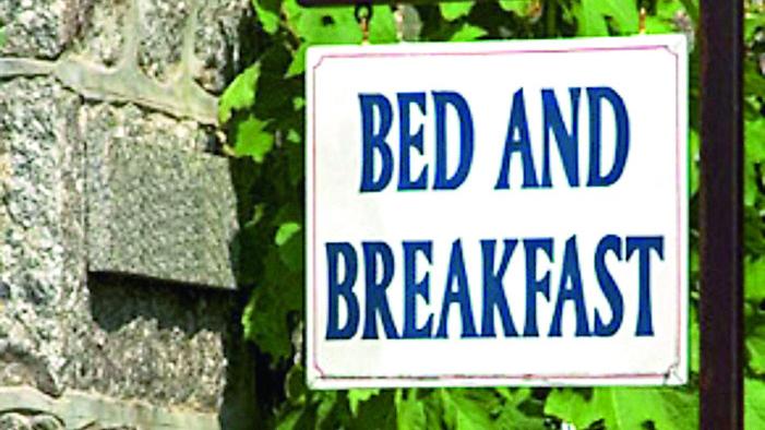 Crisi degli affitti, ad Alghero è fuga dalla città: «Siamo dovuti andare in campagna»