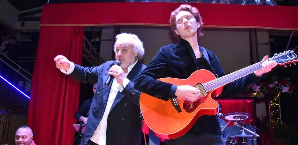 Jerry Calà sul palco con il figlio Johnny