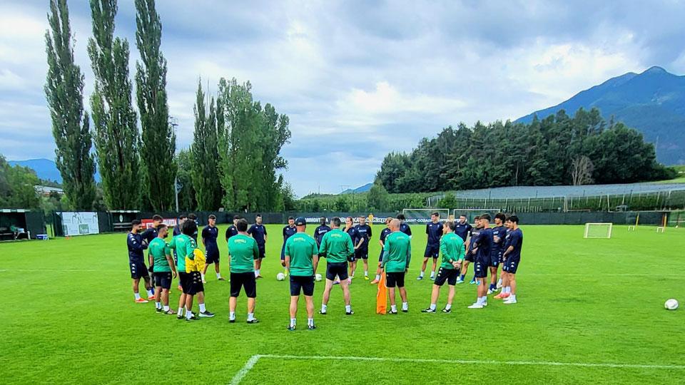 I calciatori azzurri agli ordini di mister D’Aversa durante una seduta di allenamento nel ritiro in Trentino (foto Empoli Fc)