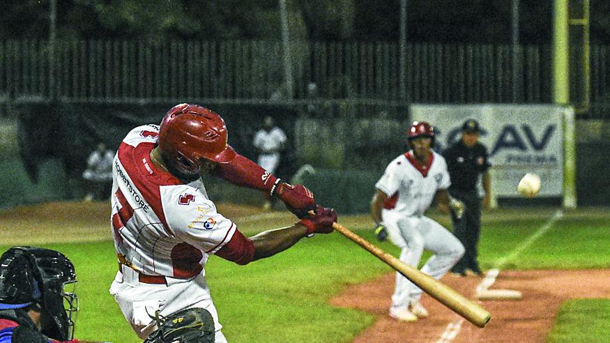 L’interbase José Herrera di battuta (foto Agenzia Bf)
