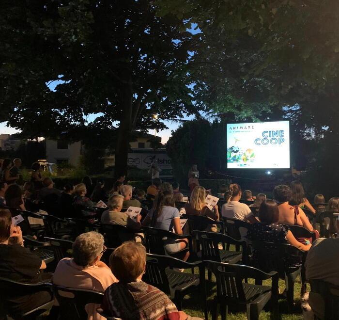 Carrara, Cinema all’aperto: spettatori “innaffiati”