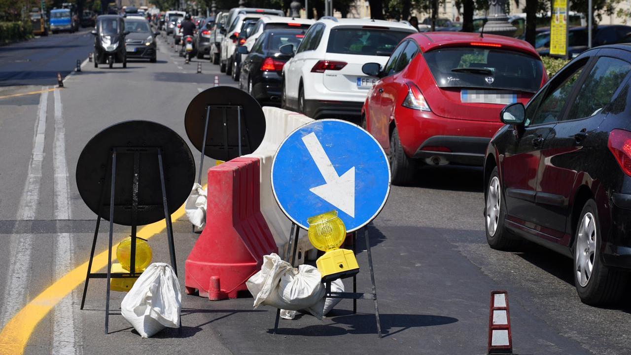 Livorno, i lavori di asfaltatura di viale Carducci termineranno prima del previsto