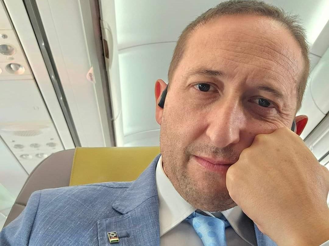 Disavventura per il deputato leghista Dario Giagoni: «Bloccato dentro l’aereo»