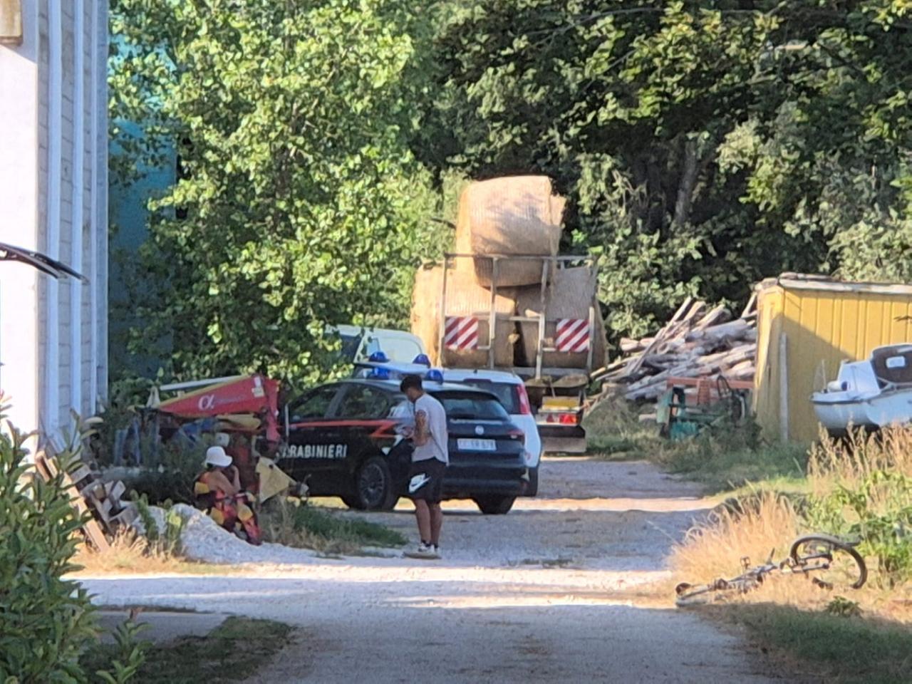 Schiacciato da una rotoballa, muore un agricoltore di 72 anni