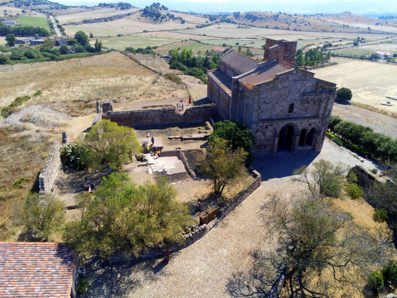 Bisarcio l'area di scavo e la chiesa di Sant'Antioco